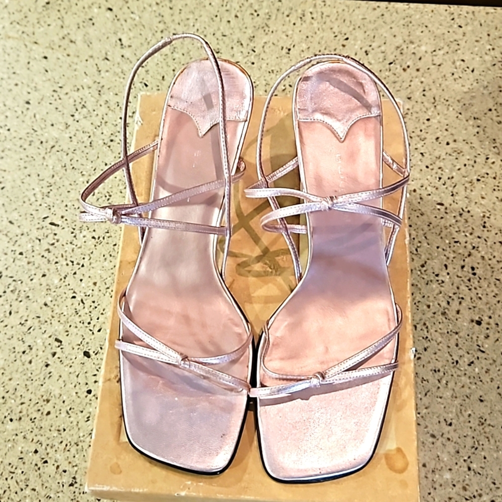WORN ONCE "BANDOLINO" BABY PINK METALLIC DRESS SANDALS! 🩷👸👰♀️